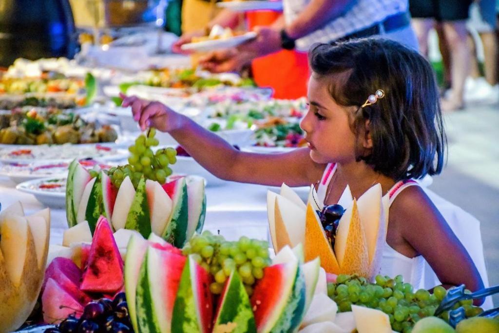 Mimoza Beachfront Hotel & Restaurant Фамагуста Екстериор снимка