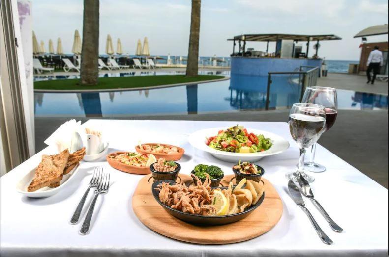Mimoza Beachfront Hotel & Restaurant Фамагуста Екстериор снимка