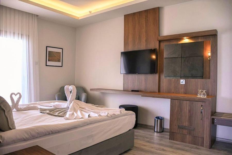 Mimoza Beachfront Hotel & Restaurant Фамагуста Екстериор снимка